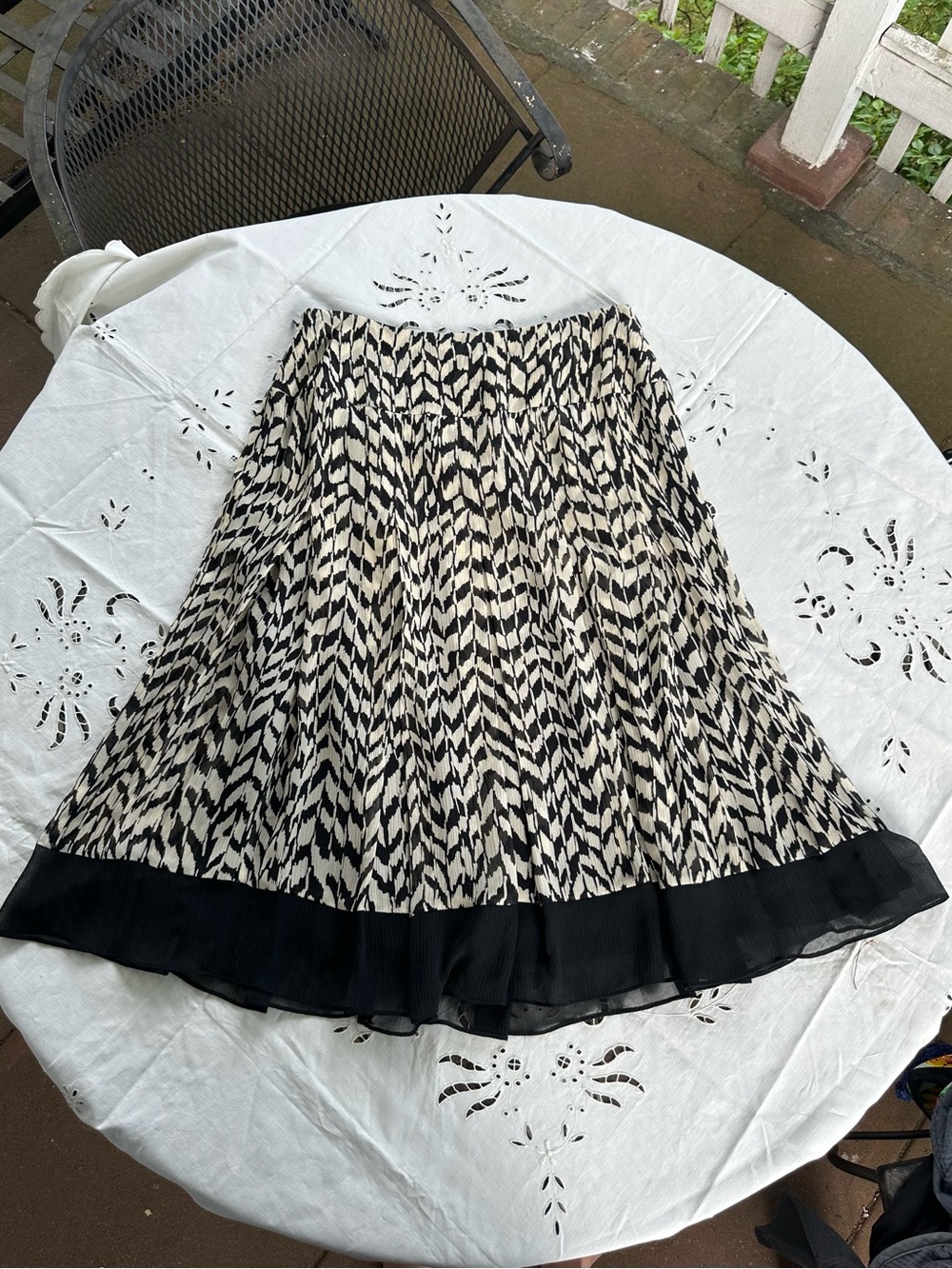 Anne Klein Silk Black and Cream Patterned Pleated Flowy A-Line Midi Skirt